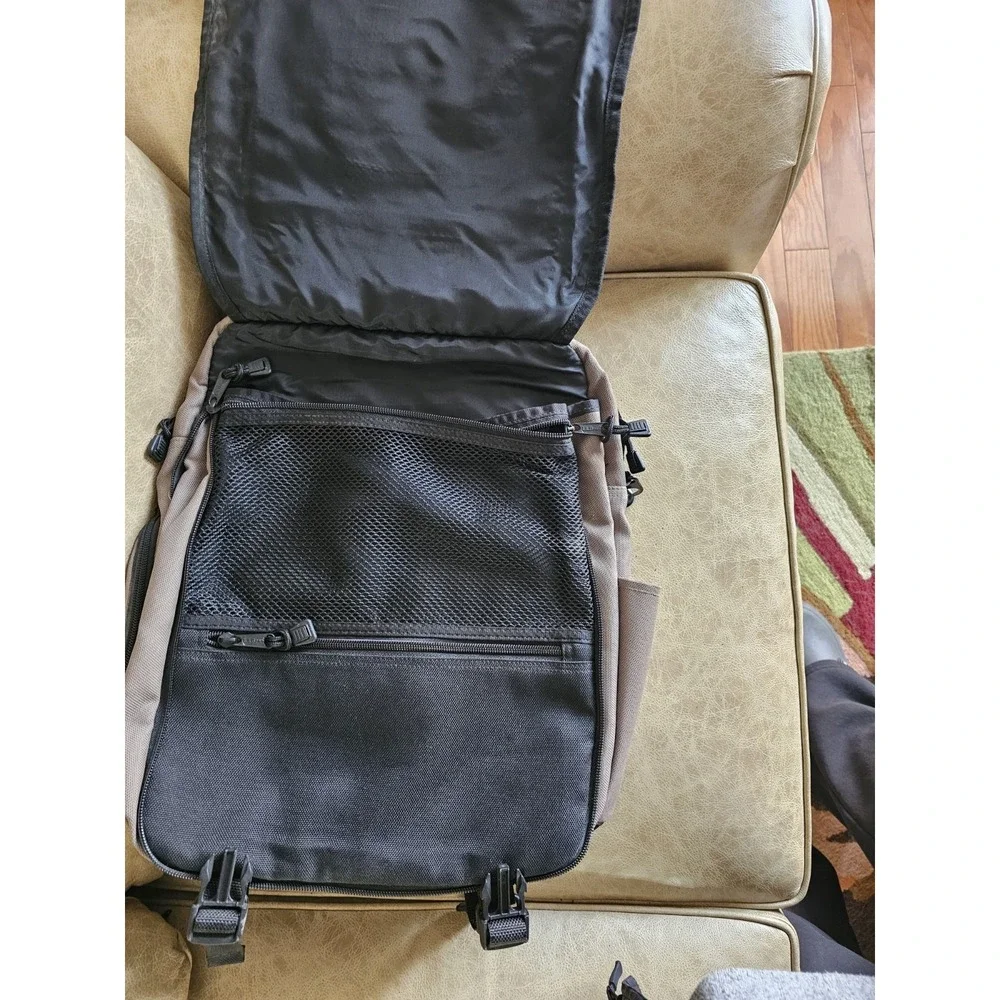 LL Bean Crossbody Canvas Campus Organizer Travel Bag Tan. Laptop Padded